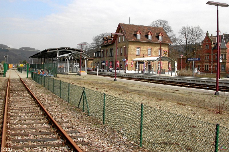 Bahn 213.jpg - In Lauterecken ist etwa die Hälfte der Strecke draisiniert.